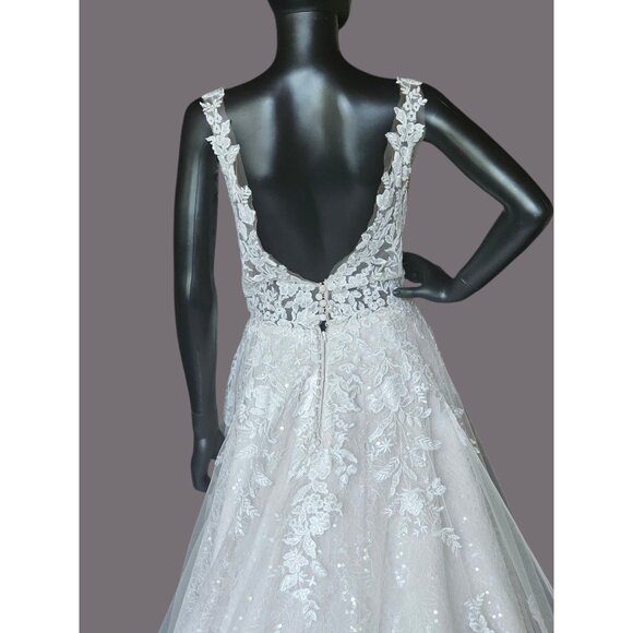 NWOT Ivory Illusion Neckline Plunge A-Line Floral Lace Wedding Gown - Morilee - Picture 6 of 12